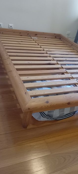 Cama baixa de casal