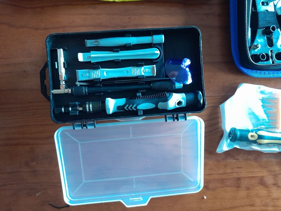 Ferramentas .Reparação Relojoaria. um ferro soldar. Também outras util