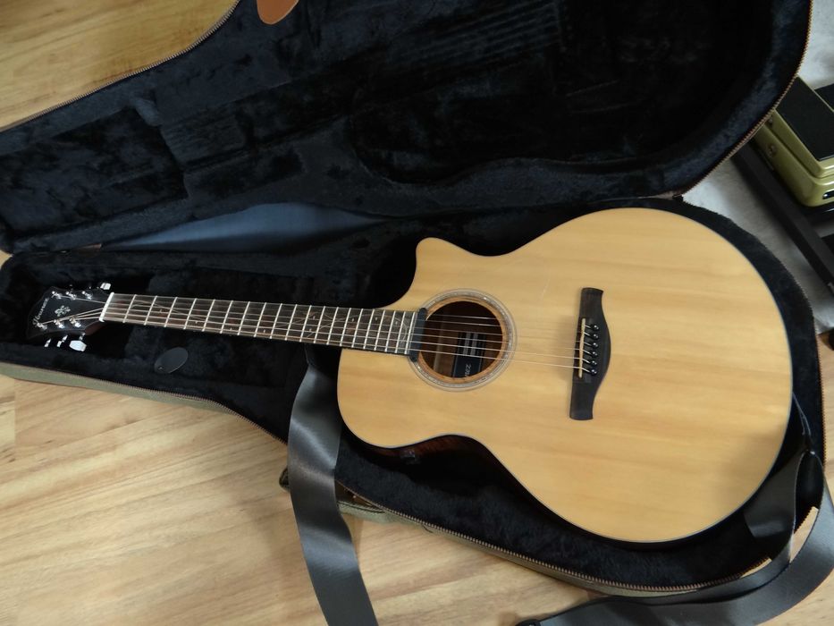 Gitara elektroakustyczna Ibanez AE325 + case, pasek
