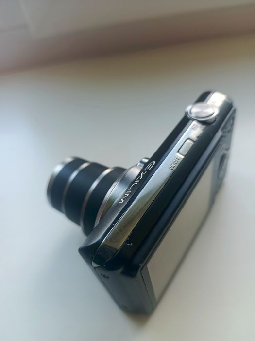 Casio Exilim EX-ZS100: 12хZoom Метал, HD 14.1 Мп та CCD-vintage +16Гб