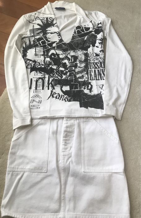 TUSSARDI decote em V,  tamanho M