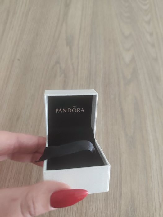 Pudełko na pierścionek lub zawieszkę pandora