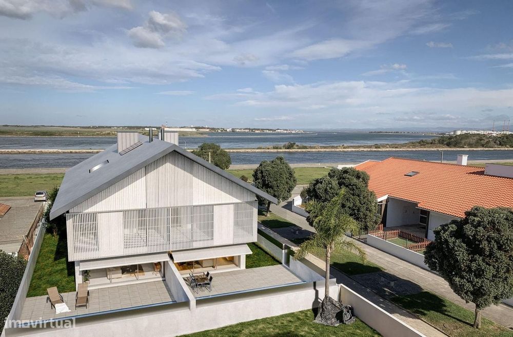 Moradia T3 com piscina aquecida na Praia a Barra