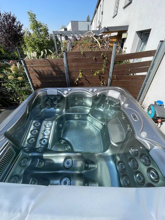 Jacuzzi Ogrodowe SATURN Wellis Minibasen