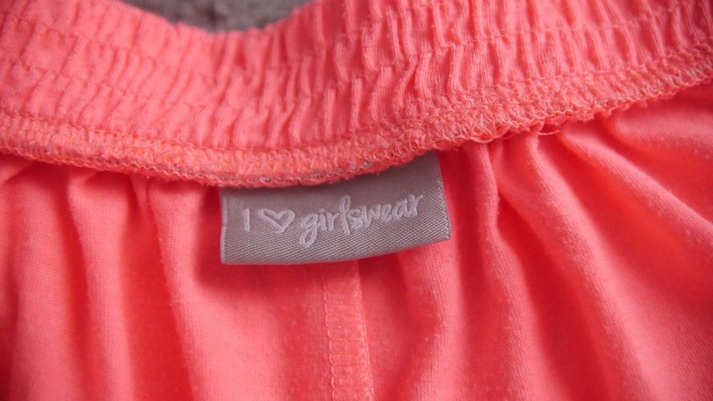 Spodenki z pomponami neonowe Matalan 8 lat 128-134 cm.