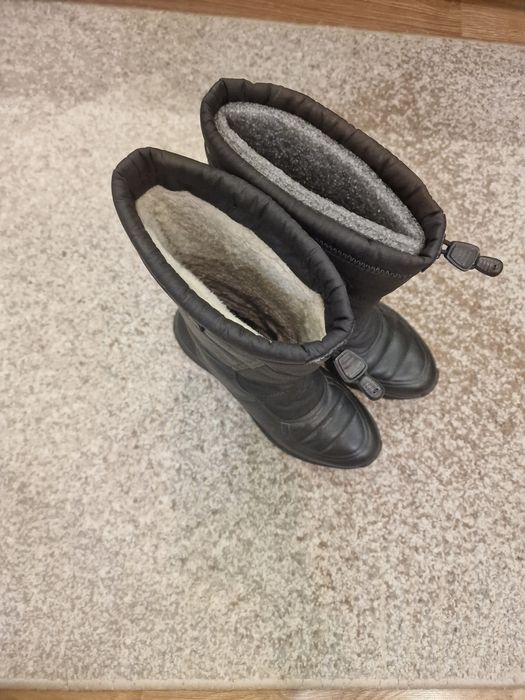 Продаю взуття екко