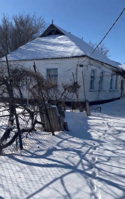 Продаж двох будинків по ціні одного