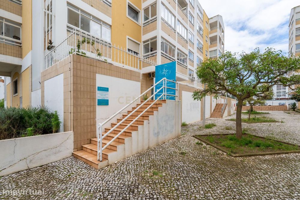 Clínica Dentária Equipada no Centro de Portimão – Oportunidade de Inve