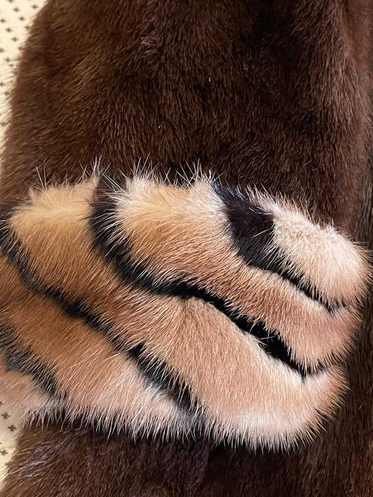 Casaco XL em Pele de Vison – Marrom Escuro, Luxo Atemporal