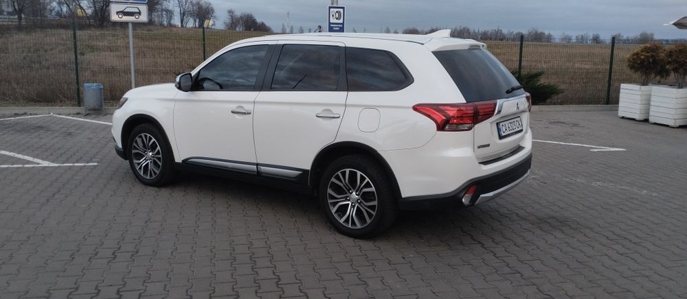 Mitsubishi Outlander 3