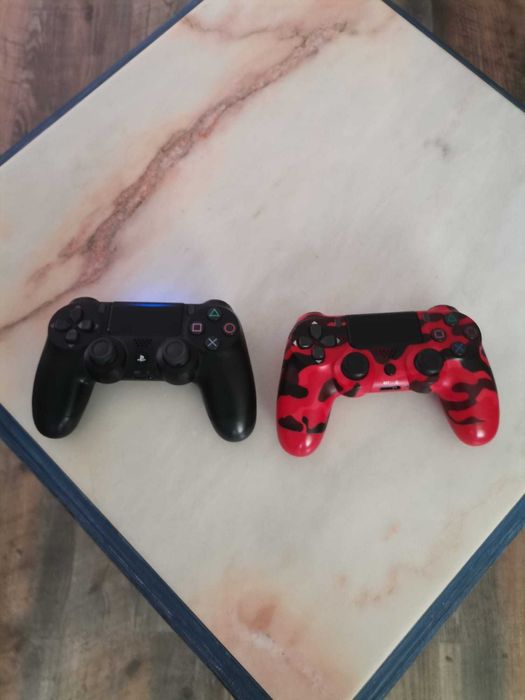 PlayStation 4 1TB em bom estado com 2 comandos