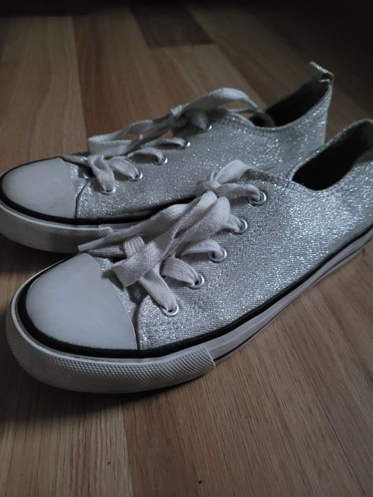Tenisówki srebrne r. 37 jak nowe