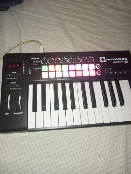 Novation Launchkey 25 MK3