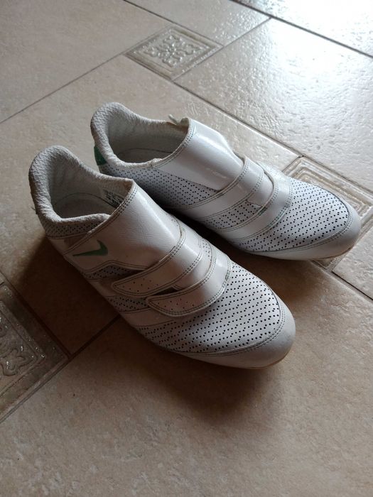 Białe snikersy firmy Nike rozmiar 38