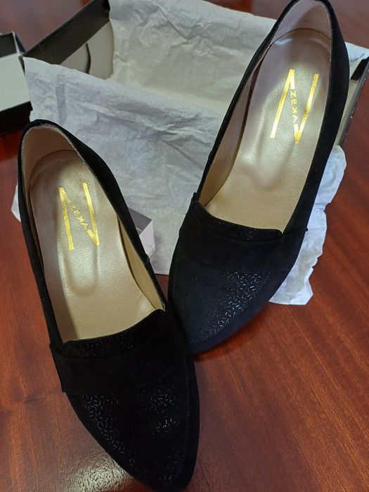 Sapatos pretos camurça