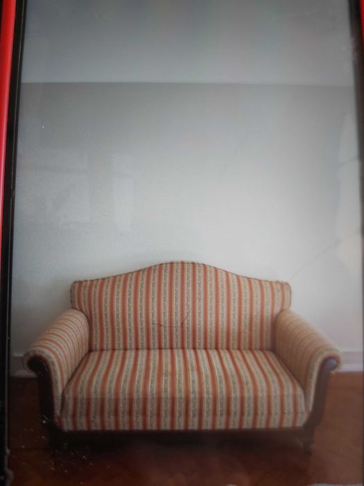 Sofás antigos de três e de um lugar