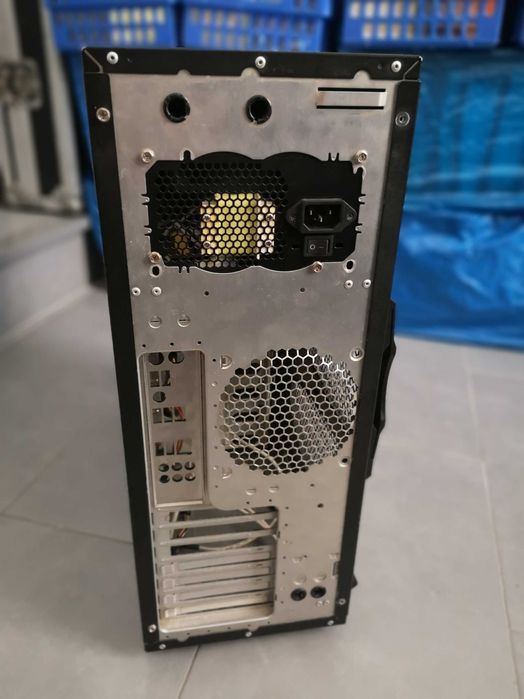 Caixa big ATX Thermaltake Shark em alumínio