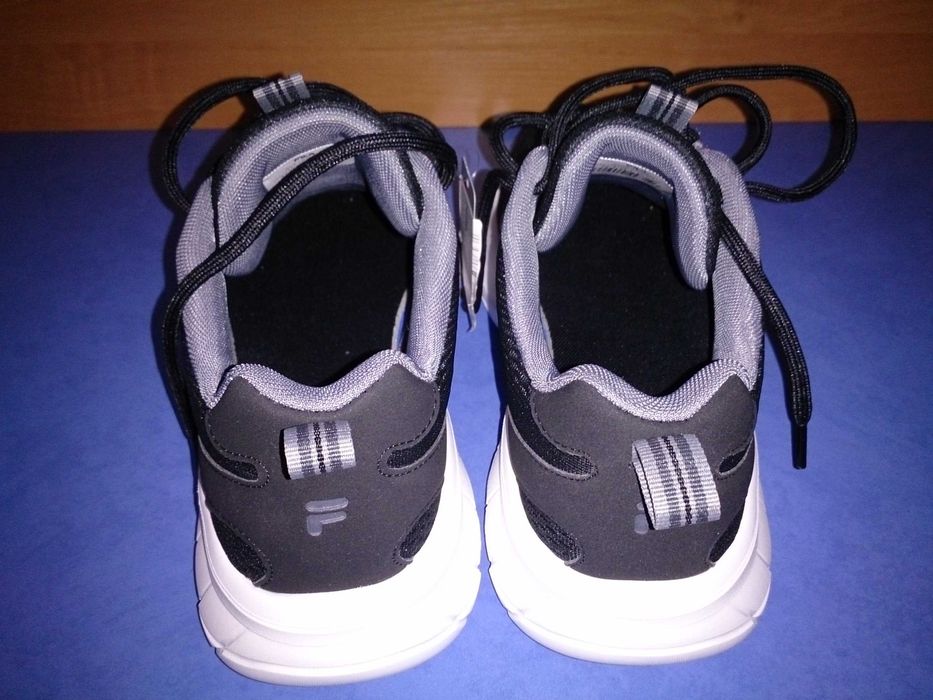 Нові кросівки FILA (розмір 43)