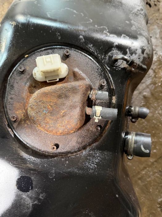 Паливний бак Nissan Navara D22 2.5D