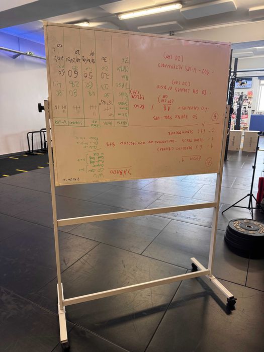 Quadro branco com rodas