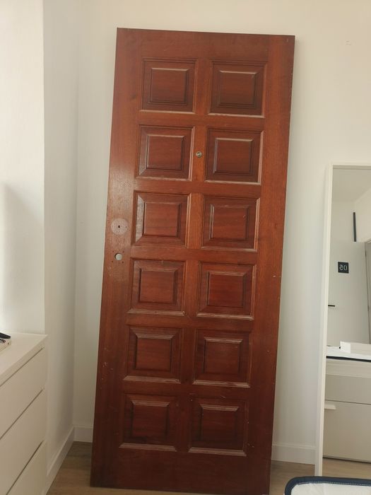 Porta de casa madeira maciça.