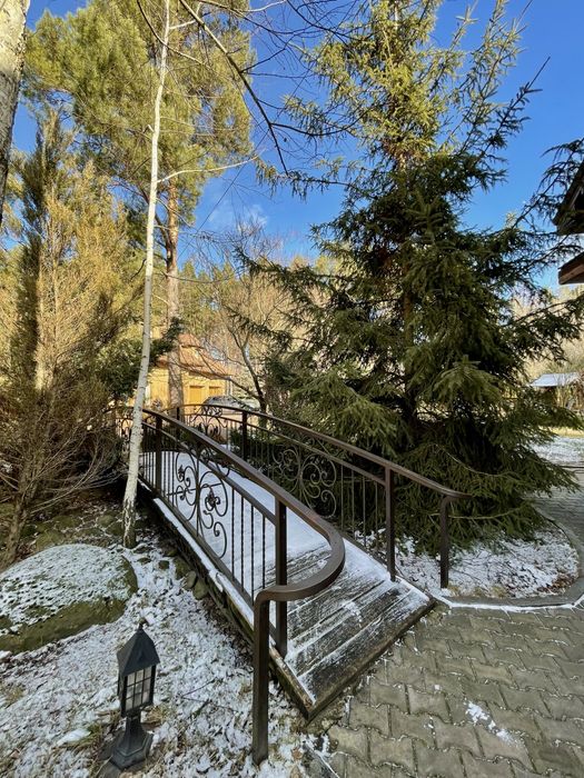 Продаж двох будинків Гуйва