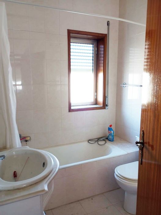 Moradia independente habitação + comércio, terreno de 500 m², 3 pisos