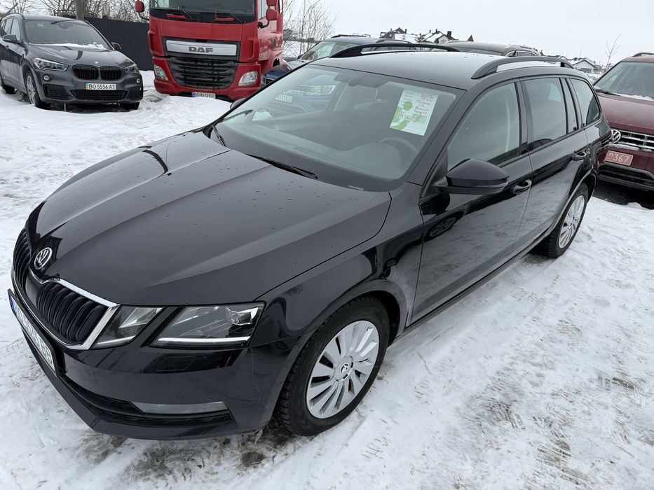 Продам автомобіль шкода