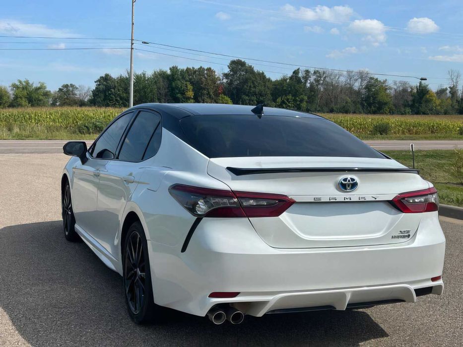 Toyota Camry      2024