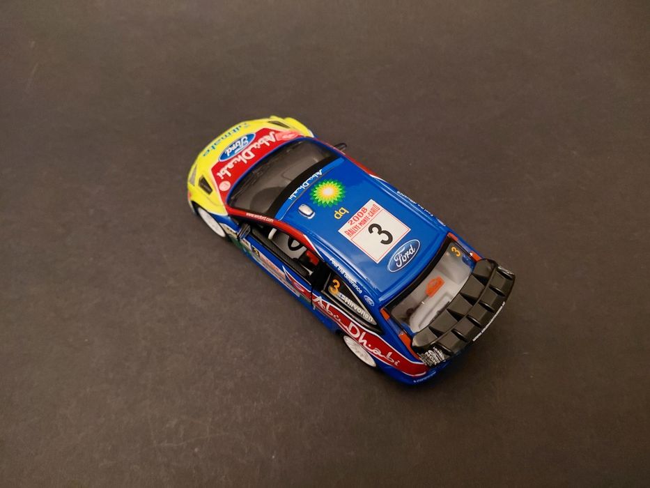 Ford Focus da Burago na escala 1.32