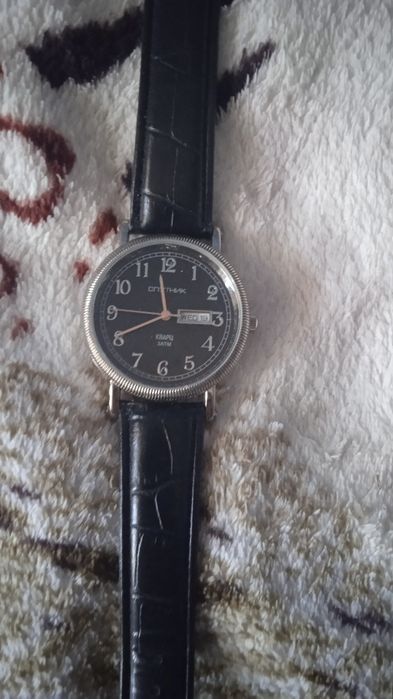 Обиходные часы Уни