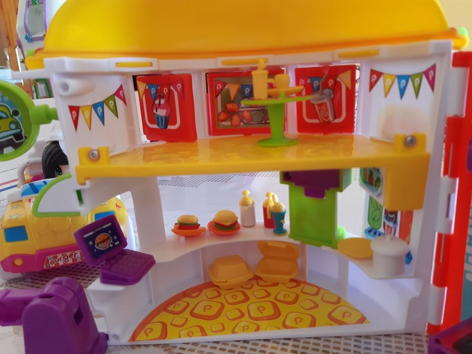 Hamburgueria Pinypon com carro