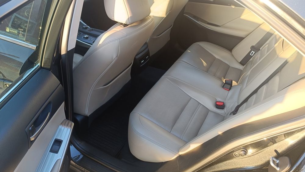 Lexus IS 300h Executive