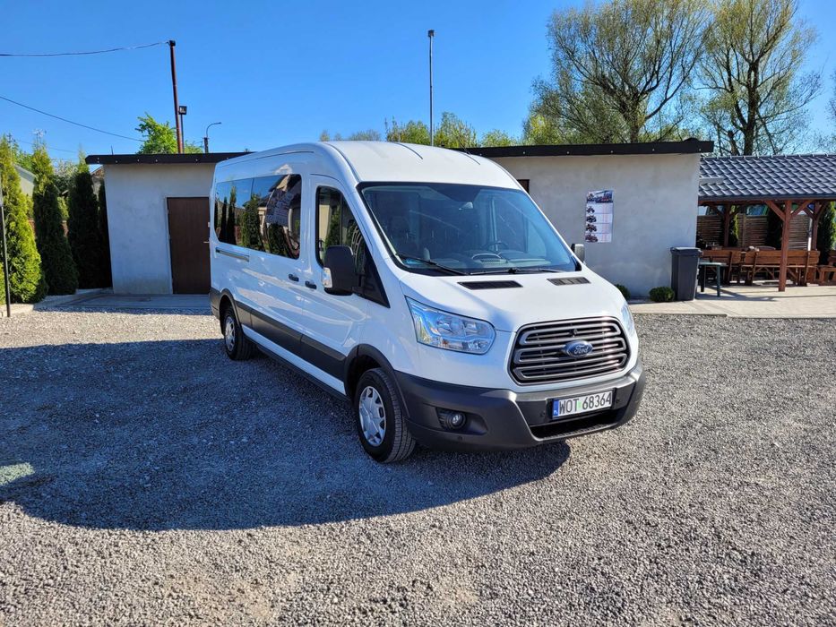 Wypożyczalnia samochodów 9-osobowych