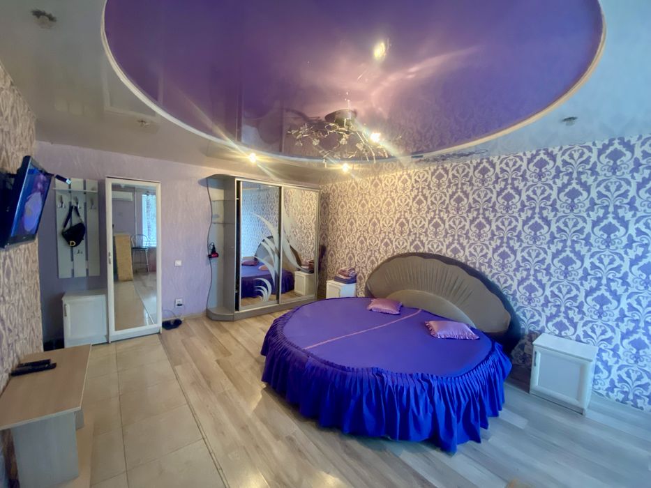 1 кімнатна люкс -студія в центрі.