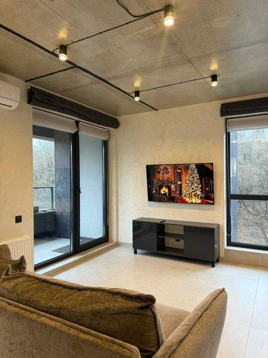 Оренда 2-кім. квартири з виглядом на парк Залізна Вода є 2 паркомісця