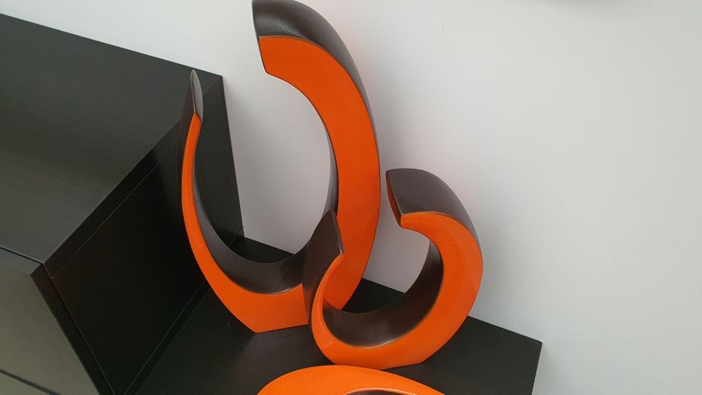 Três pecas de decoração em cerâmica