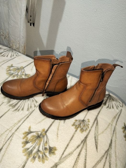 Botas  tamanho 39