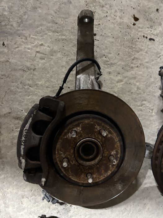 Цапфа амортизатор Jeep Grandcherokee wk1 3.0 crd полуось ступица