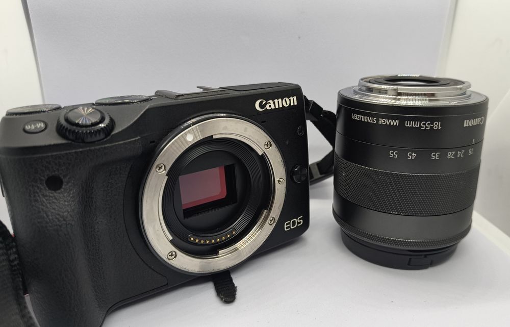 Máquina digital Canon EOS M3 + Extras