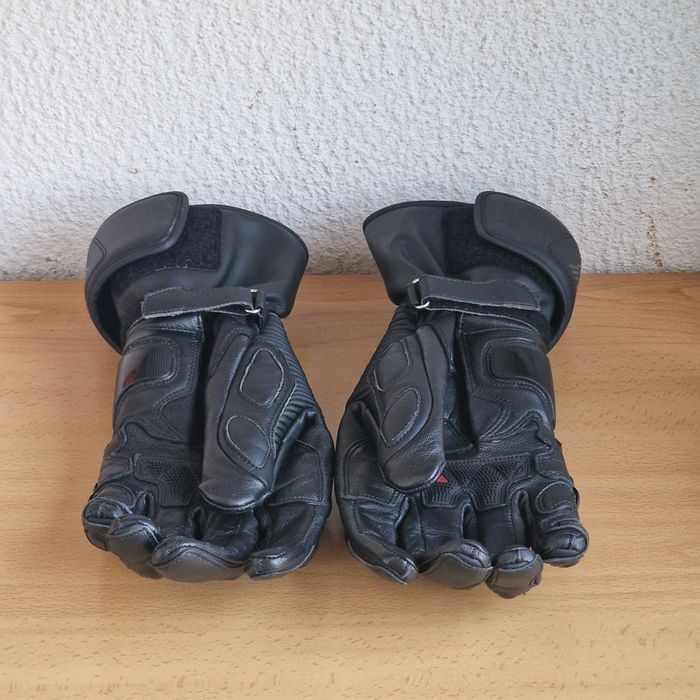 Luvas Alpinestars Stated Air Pretas - (60€) e Luvas Dainese Druid 4 Pretas - (200€)