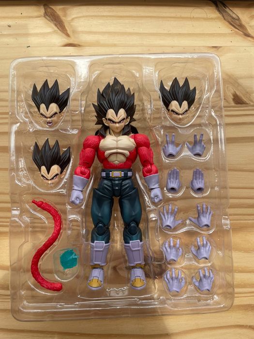 SH Figuarts Bandai Super saiyan 4 Vegeta