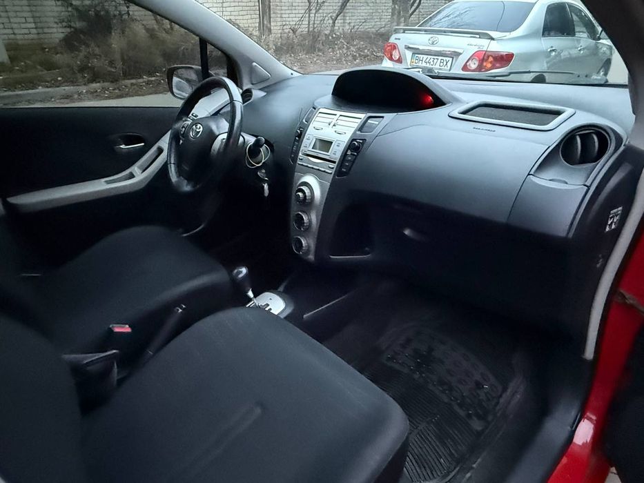 Продам  Toyota Yaris АВТОМАТ Газ-Бензин
