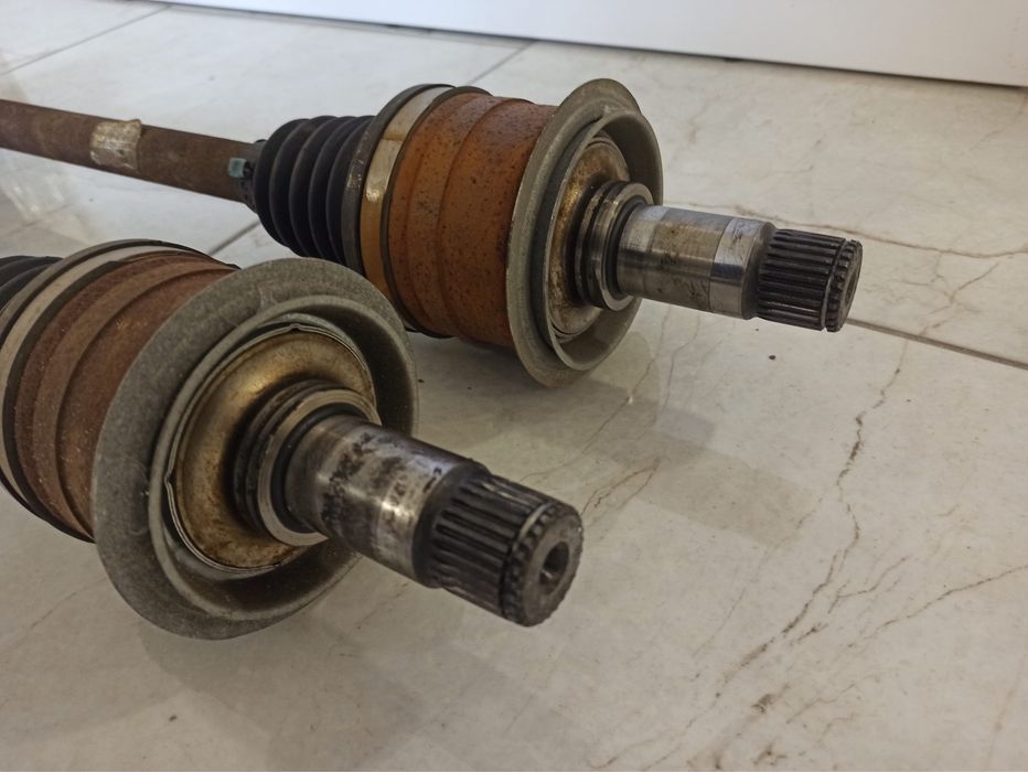 Піввісь chrysler 300c, полуось