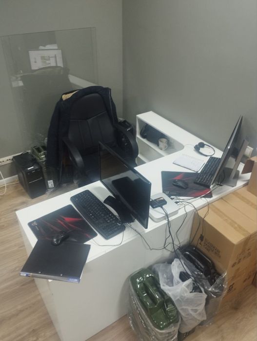 Поодам мебель для магазина срочно!!!