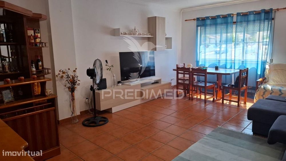 Apartamento T2 no rés-do-chão com garagem em Alpiarça