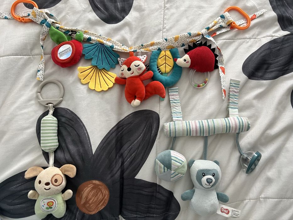 Брязкальца, іграшки для немовлят