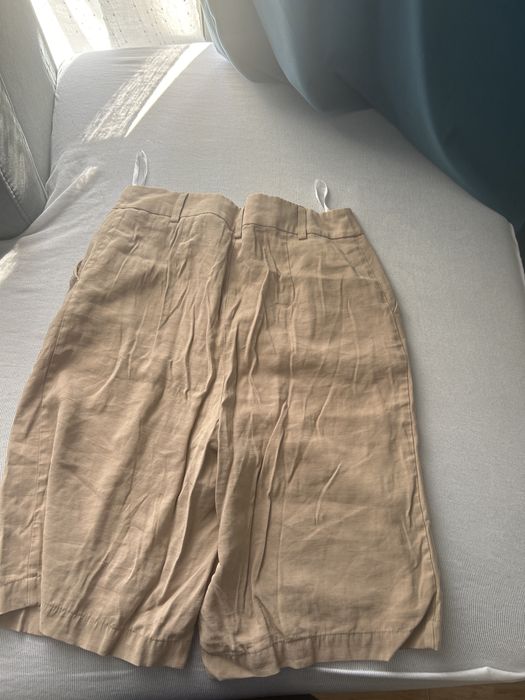 Bermuda beje em bom estado