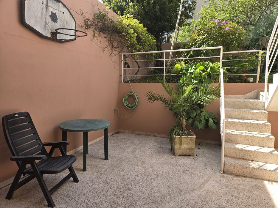 Moradia T5 com 4 WC, Garagem, Jardim, Terraço e Clarabóia
