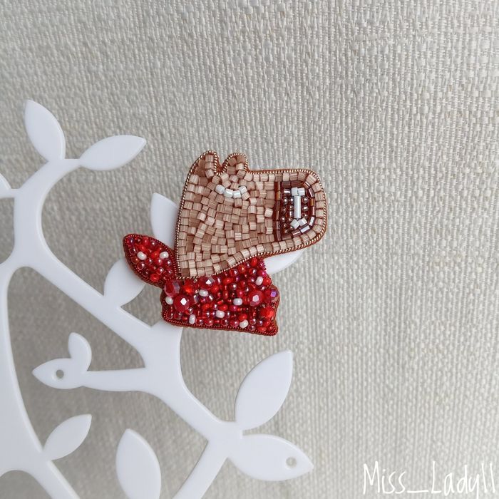 Брошь из бисера (ручная работа)